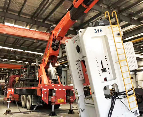 积玉口镇附近随车吊出租，轻松解决运输难题