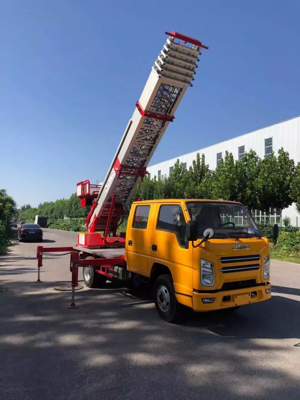 积玉口镇附近的云梯车出租服务：轻松解决高空作业需求